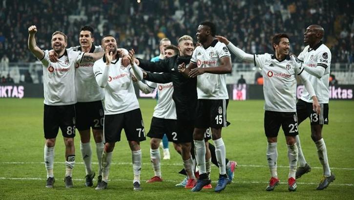 Beşiktaş'ta taşlar yerinden oynuyor!