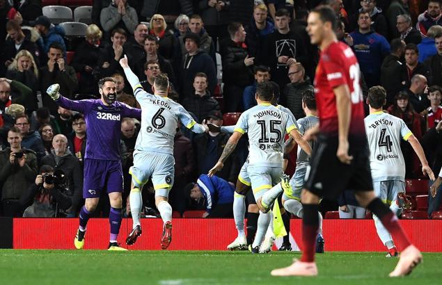 Lampard, Mourinho'yu kupanın dışına itti!
