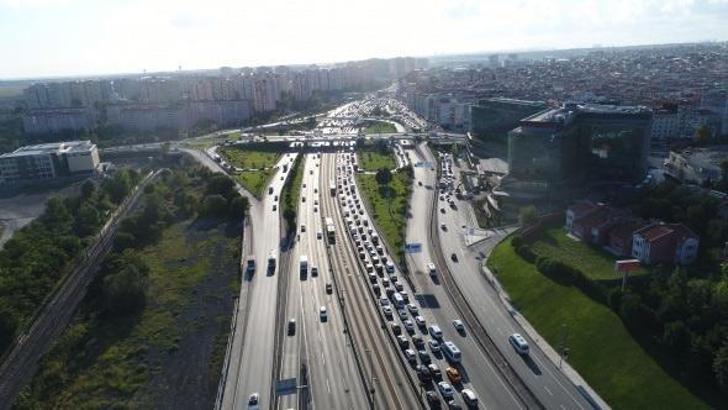 Okulların açıldığı ilk gün akşam trafiği havadan görüntülendi