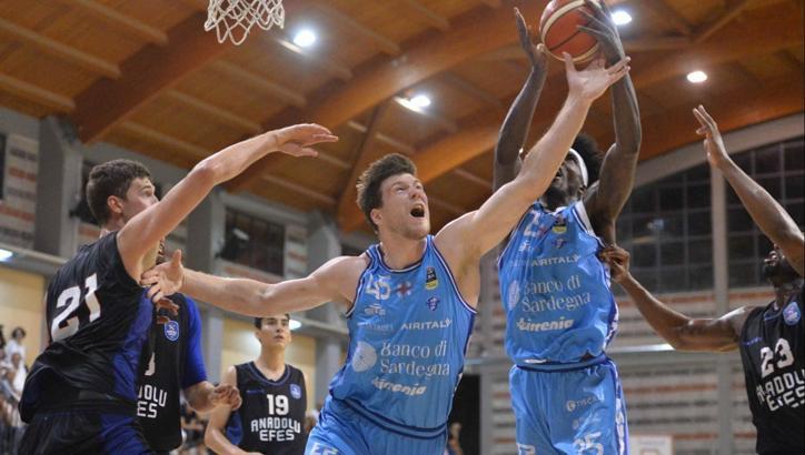 Anadolu Efes, İtalya'daki son maçında Sassari'ye kaybetti