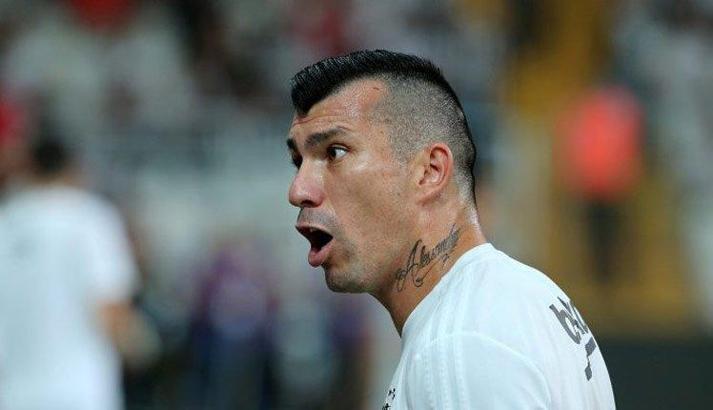 Fenerbahçe derbisi öncesi Beşiktaş'a Gary Medel şoku!