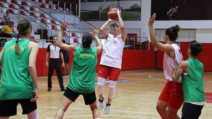 Bayraklı'nın perileri hazırlıklarını sürdürüyor