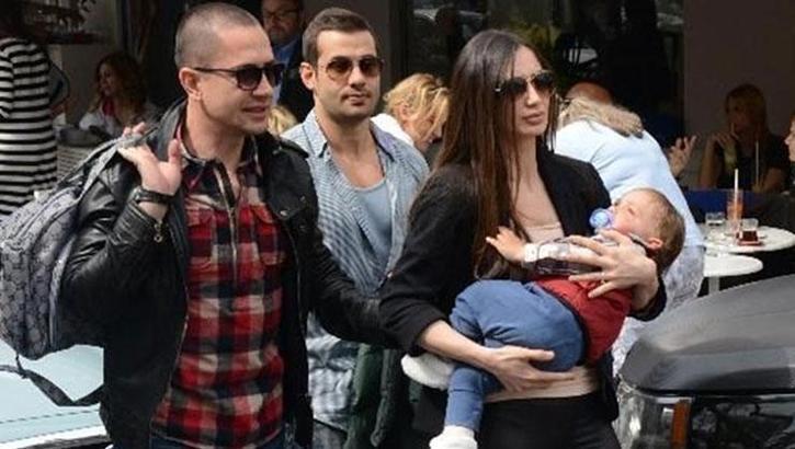 Emre Aşık ve eşine darp