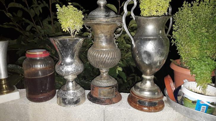 Denizlispor'un çöpten çıkan tarihi kupaları saksı oldu