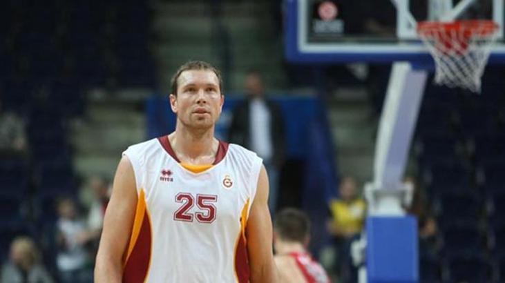 Darius Songaila, San Antonio Spurs'te göreve başladı