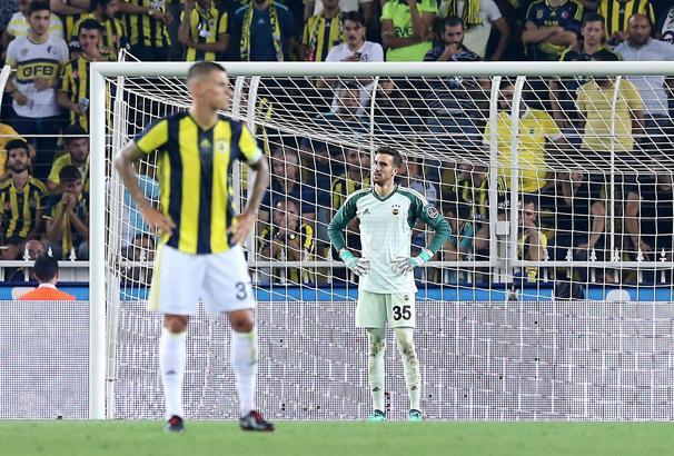 Fenerbahçe'de Harun Tekin'den rekor kurtarışla kötü başlangıç!