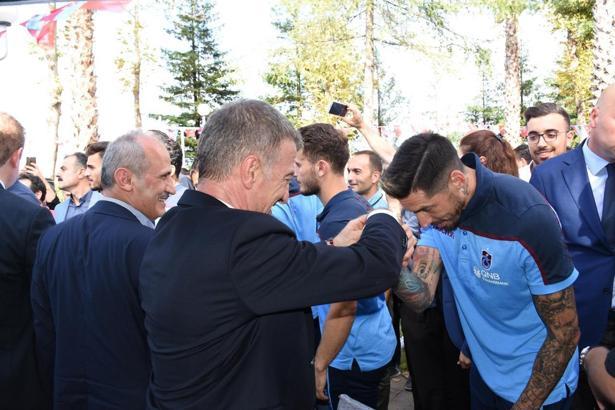 Ahmet Ağaoğlu'ndan Sosa'ya bayram harçlığı