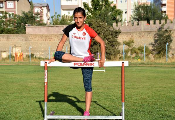 Sandalyeden yaptığı parkurda çalıştı, Türkiye rekoru kırdı