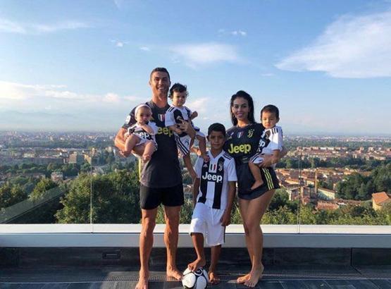 Ronaldo ailesi artık Juve'li