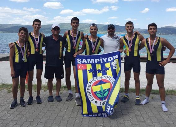 Fenerbahçe'nin kürekçileri şampiyon oldu