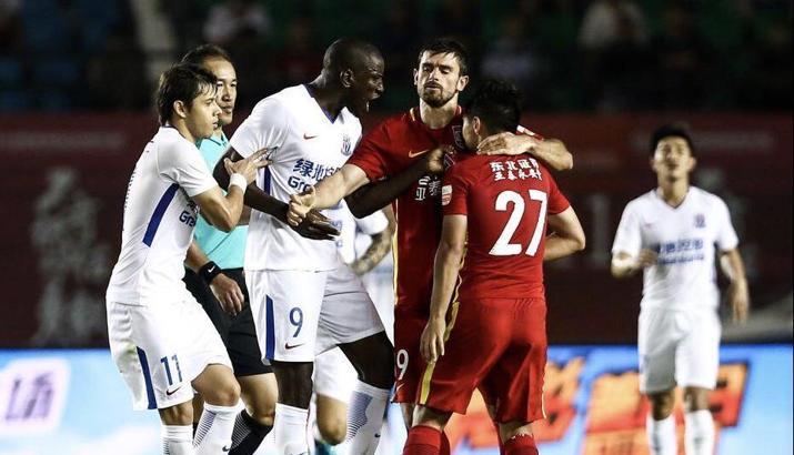 Demba Ba'ya yapılan ırkçı saldırıya ağır ceza!