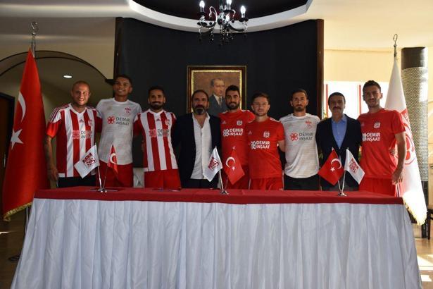 Demir Grup Sivasspor'da toplu imza töreni