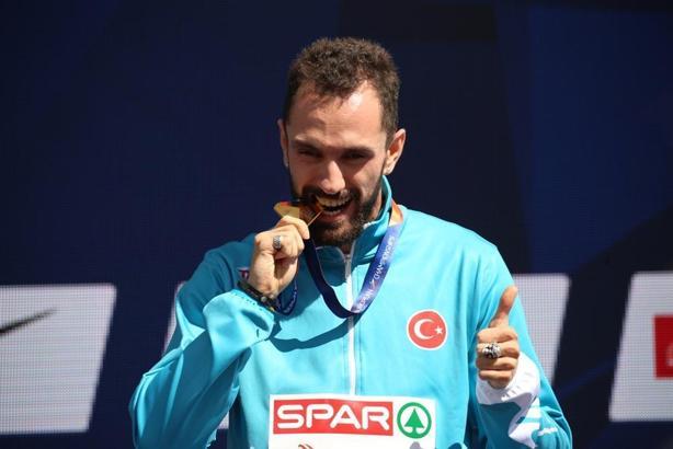 Ramil Guliyev altın madalyasını aldı