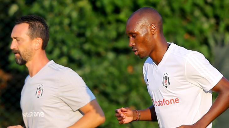Atiba Hutchinson: Takımımda kaldığım için çok mutluyum