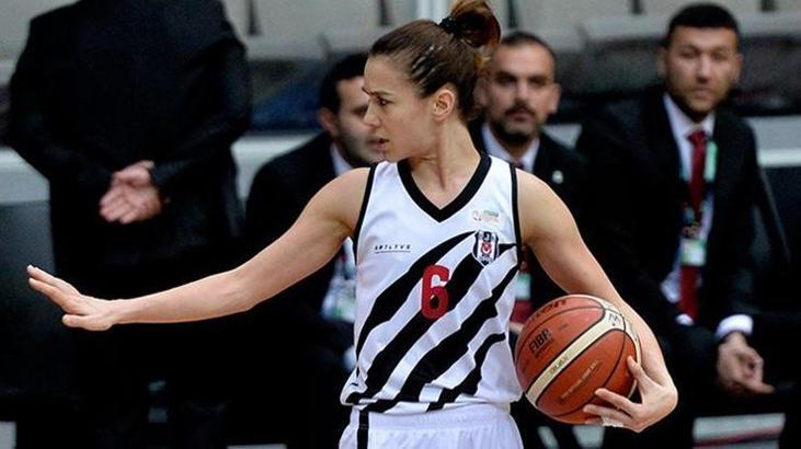 Esra Erden Atacan, 1 yıl daha Beşiktaş'ta