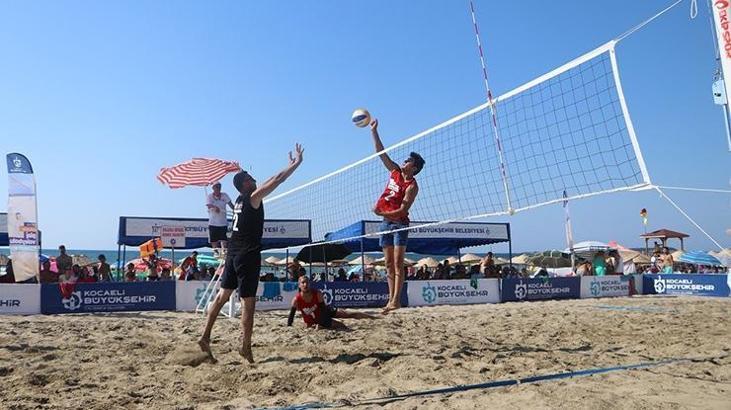 Kocaeli sahillerinde plaj voleybolu ve futbolu heyecanı sona erdi