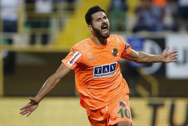 Emre Akbaba Galatasaray için direniyor