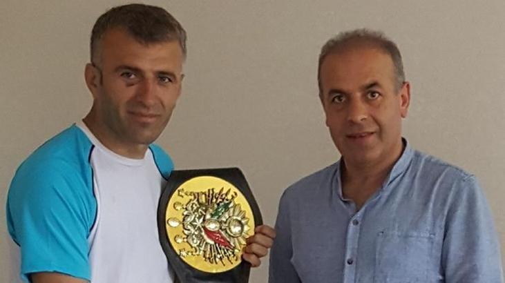 Zekeriya Kara, altın kemeriyle Bursa'ya döndü