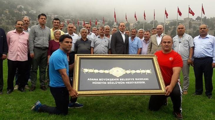 Başpehlivanlık ödülü 1 kiloluk altın kemer