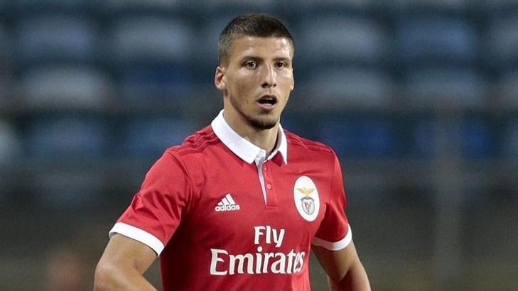 Benfica'nın derdi başından aşkın!