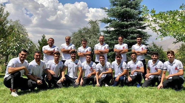 Genç güreşçiler Roma'da madalya arayacak