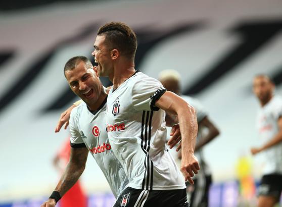Pepe ve Quaresma Beşiktaş'tan ayrılmak istemiyor!