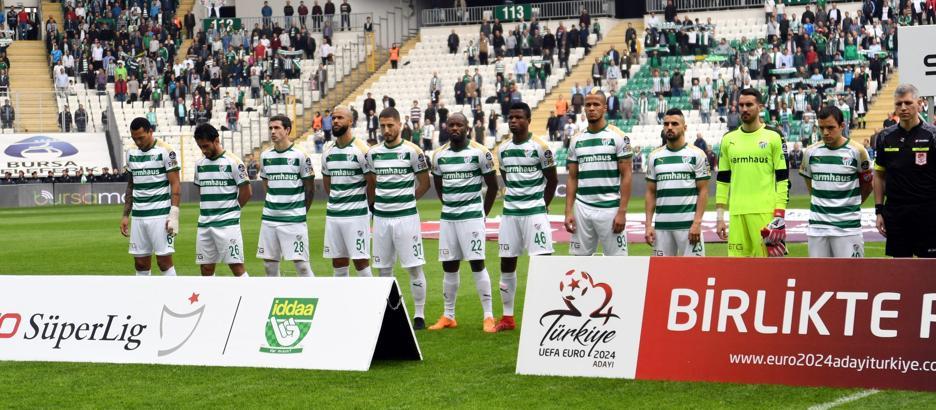 Bursaspor'da 10 oyuncu ile yollar ayrıldı, 4 transfer yapıldı