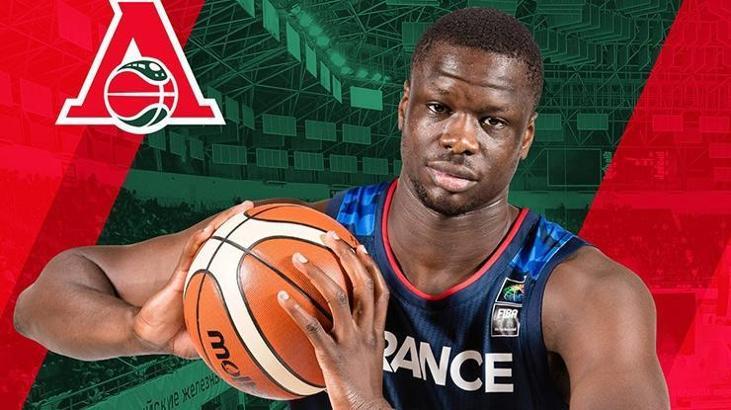 Moustapha Fall resmen Lokomotiv Kuban'da