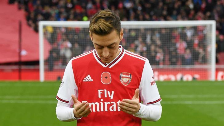 Uygur Türklerine desteği 'siyasi' bulan Arsenal'den Ukrayna'ya destek