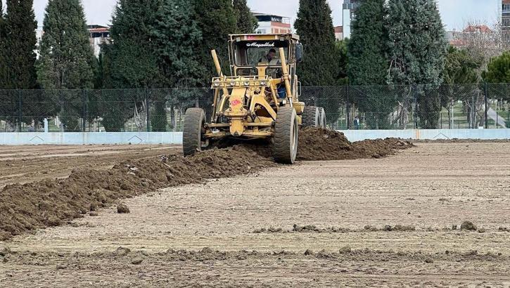 Turgutluspor'un çim sahaları bakıma alındı