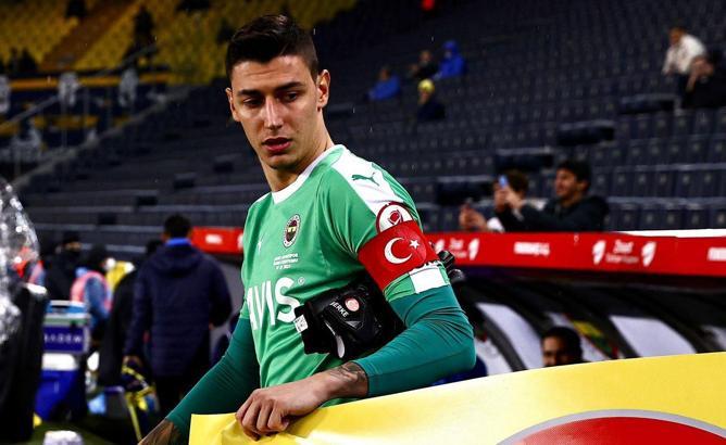 Son Dakika | Berke Özer, Fenerbahçe'den ayrılıyor mu?