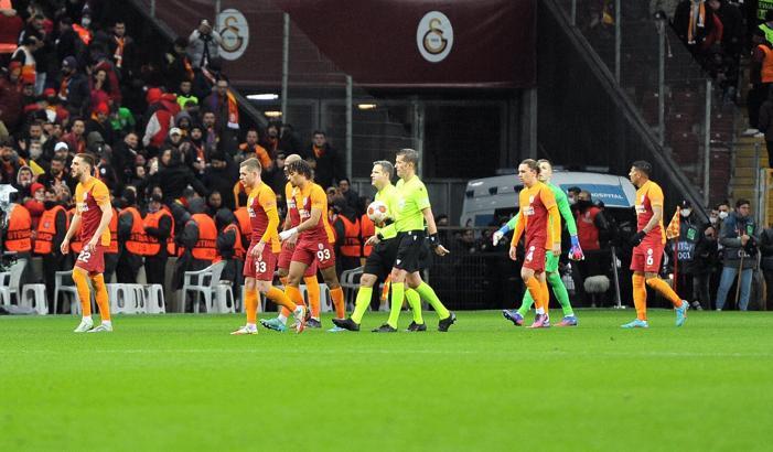Galatasaraylı taraftarlardan Barcelona maçında takıma tam destek!