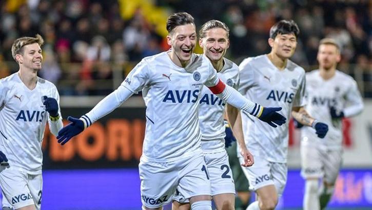 Son dakika haberi: Fenerbahçe'de Mesut Özil kararı!