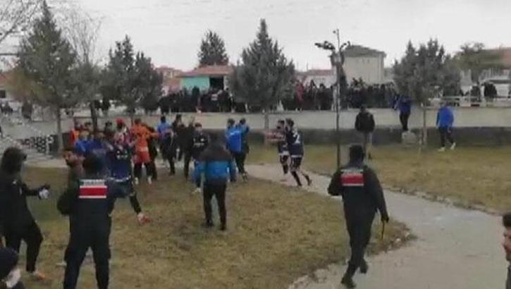 Konya'da amatör maçta kavga çıktı, maç tatil edildi