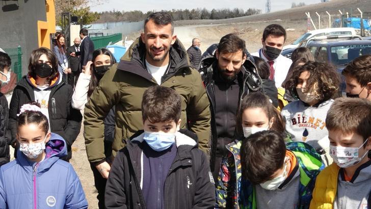 Mehmet Topal ile Şener Özbayraklı'dan sokak hayvanlarına büyük destek