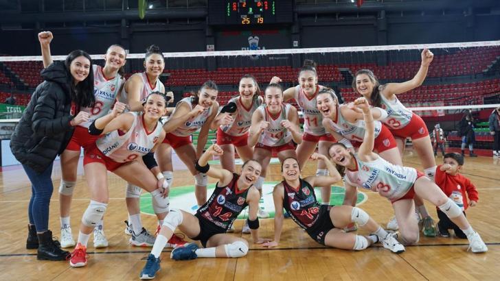 Karşıyaka Kadın Voleybol, Edremit Belediyesi Altınolukspor'u yendi