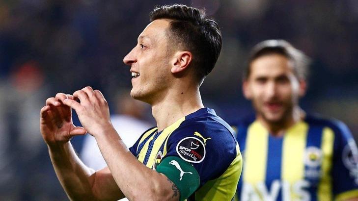 Kadro dışı bırakılan Mesut Özil'den Fenerbahçe paylaşımı