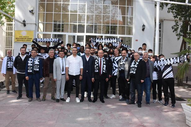 Manisa FK'lı futbolcular öğrencilerle buluştu