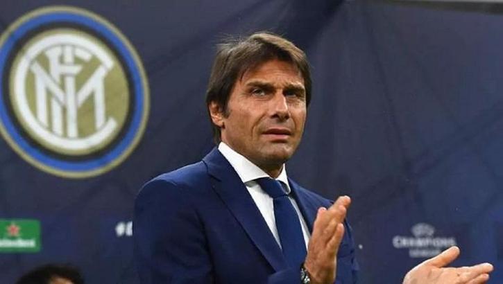 Serie A'da geçen sezonun teknik direktörü Antonio Conte seçildi
