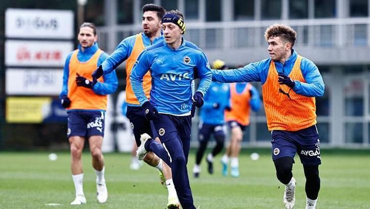 Son dakika Fenerbahçe haberi! Sarı lacivertlilerde Mesut Özil sonrası yeni lider İrfan Can Kahveci
