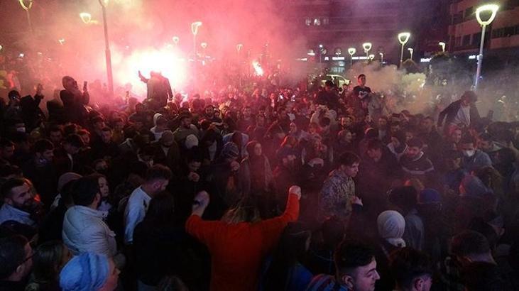 Trabzonsporlu taraftarlar Beşiktaş maçı beraberliğini kutladı