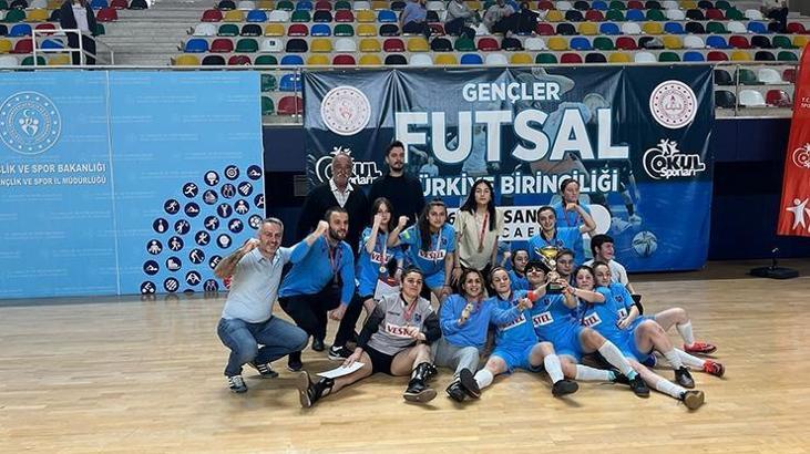 Trabzon Spor Lisesi Kadın Futsal Takımı şampiyon oldu