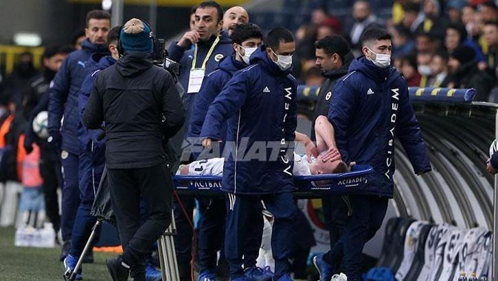 Son dakika | Fenerbahçe'ye sakatlık şoku! Attila Szalai sedyeyle oyunu terk etti