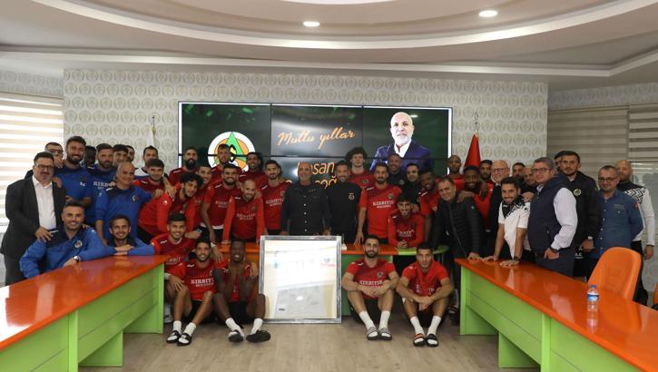 Alanyaspor, Başkan Çavuşoğlu'nun doğum gününü kutladı