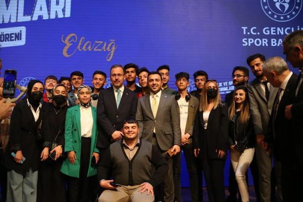 Bakan Kasapoğlu, Elazığ'da yapılacak Gençlik ve Spor Yatırımları Protokol Töreni'ne katıldı