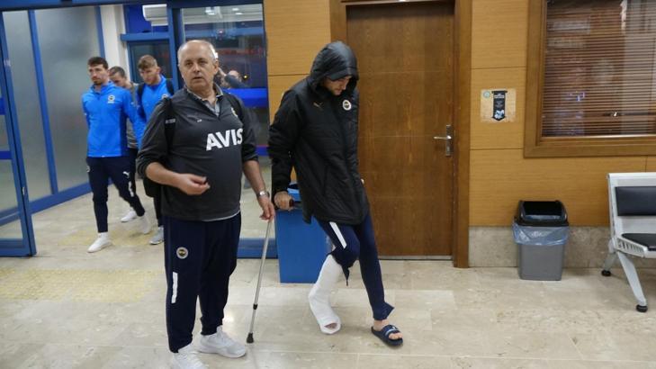 Fenerbahçe'de Miguel Crespo, koltuk değnekleriyle havalimanına geldi