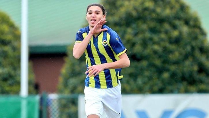 Son dakika Fenerbahçe haberi! Sarı lacivertlilerde bir yıldız daha doğuyor! Emir Ortakaya sürprizi