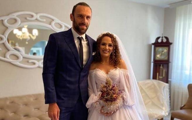 Vedat Muriç kız kardeşini evlendirdi