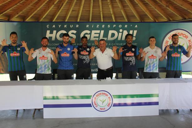 Çaykur Rizespor yeni transferlerini tanıttı