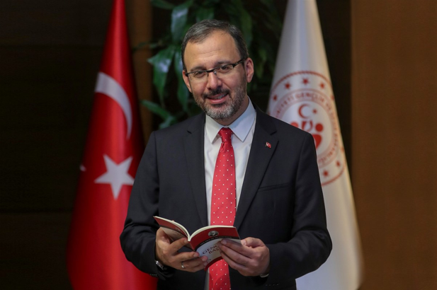 Bakan Kasapoğlu'ndan Avrupa şampiyonu Satranç Milli Takımı'na tebrik